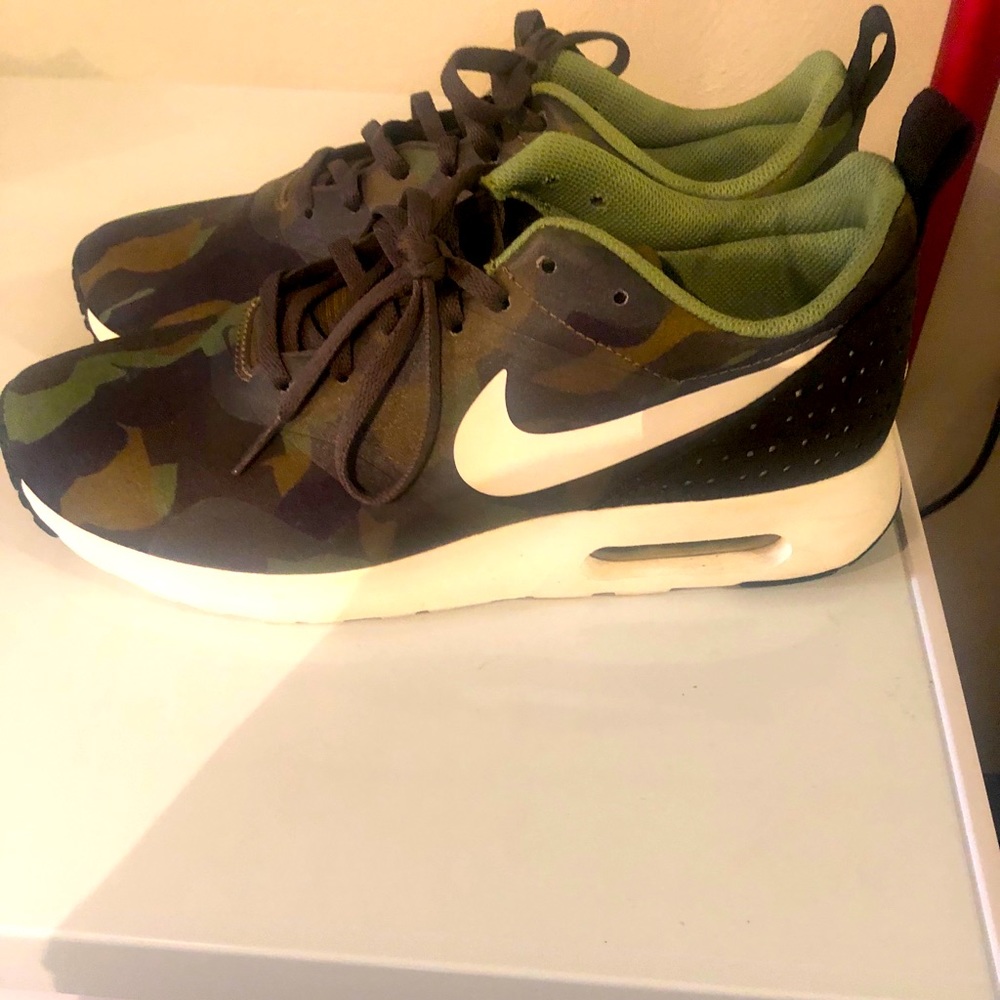 Men’s Nike camo shoes (women’s size 9)